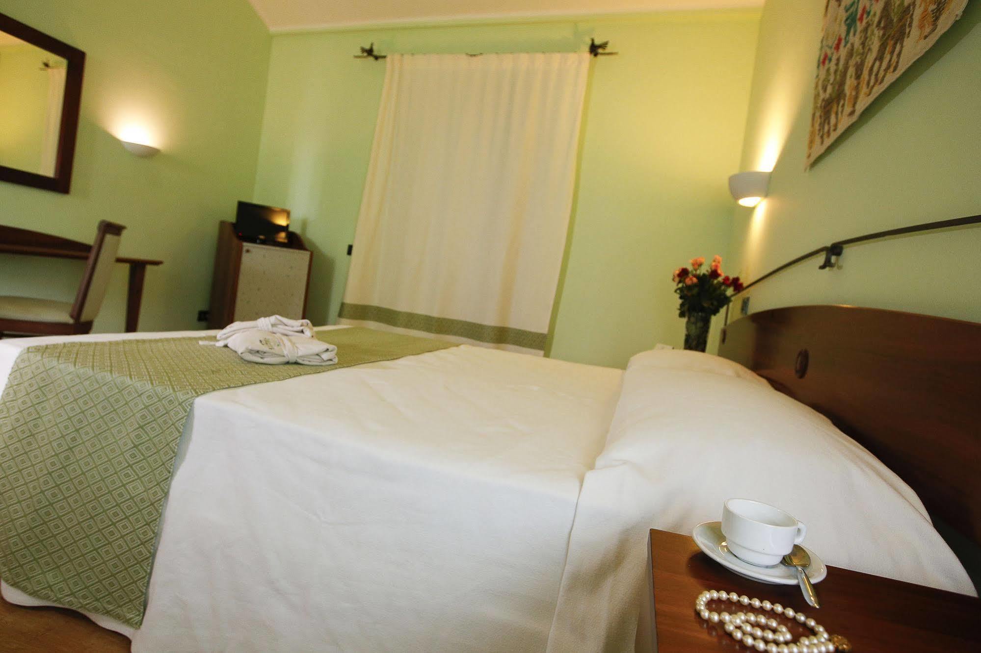 סרדרה Sardegna Termale Hotel&Spa מראה חיצוני תמונה